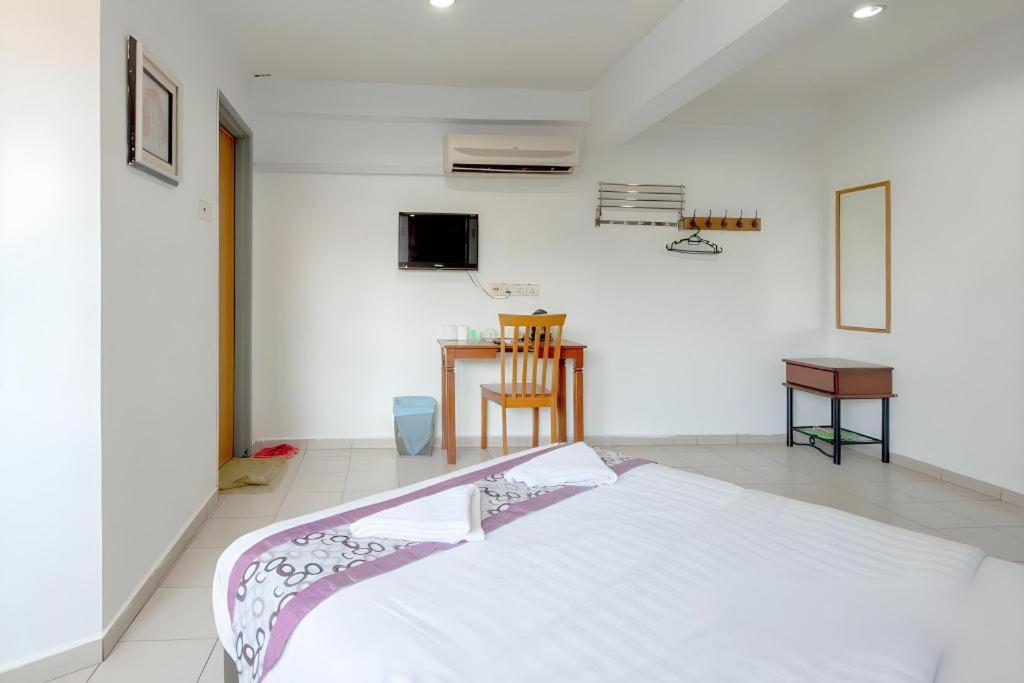 Oyo 89874 Gs Golden Star Hotel 세리 켐방안 외부 사진