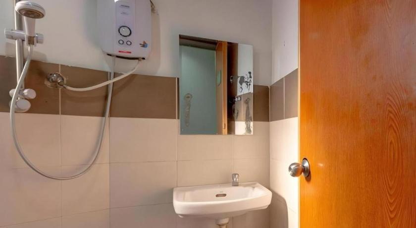 Oyo 89874 Gs Golden Star Hotel 세리 켐방안 외부 사진